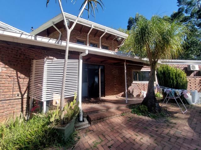 4 bed 2 bath home to let in Clarendon