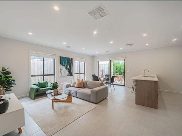 4 Bed, 2 Living + Study Nook