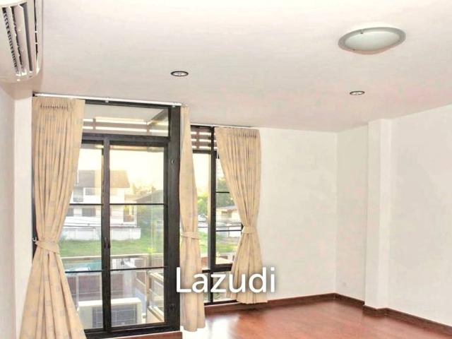 4 bed 3 bath 270 SQ.M. Townhouse in Phaya Thai Bangkok