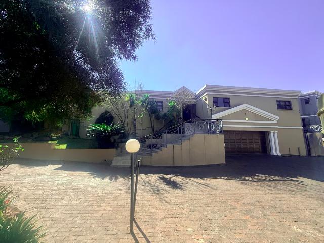 4 BED 3 BATH ESTATE HOME TO RENT IN CONSTANTIA KLOOF | ONE OF A KIND WITH FLATLET & AMAZING VIEWS