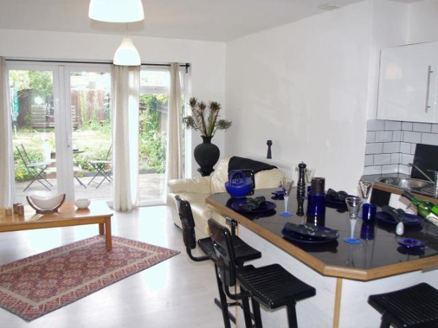 4 Bed 3 Bath House with Garden