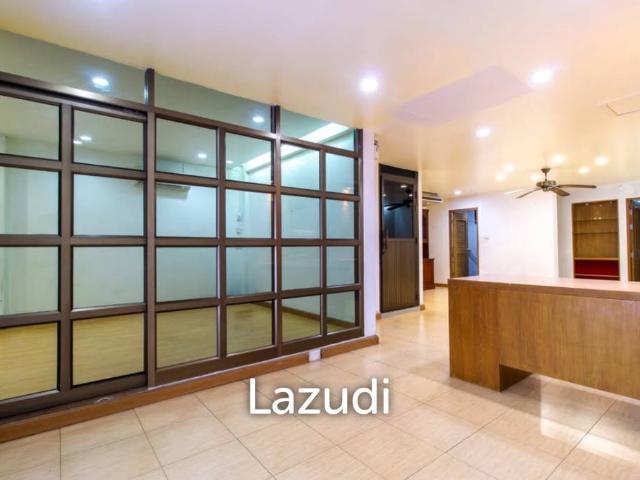 4 bed 3 bath townhouse 250 Sqm. in Sathorn for sale