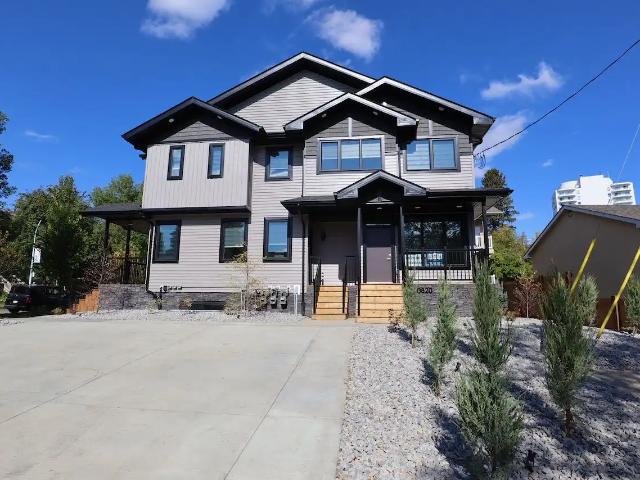 4 Bed 3.5 Bath Townhouse in Garneau Edmonton Perfect for Students!