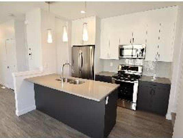 4 Bed 3.5 Bath Townhouse in Garneau Perfect for Students!