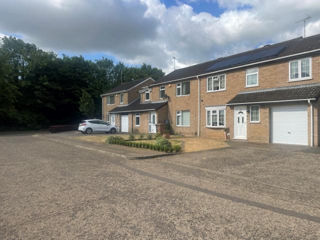 4 bed Terraced To Let