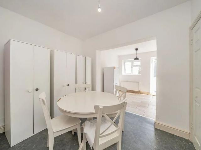 4 Bed Terraced House, The Grange, HA0