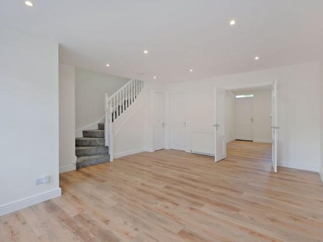 4 Bed Terraced House, The Orchard, AB24