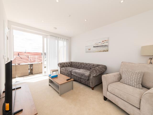 4 bed Terraced House To Let