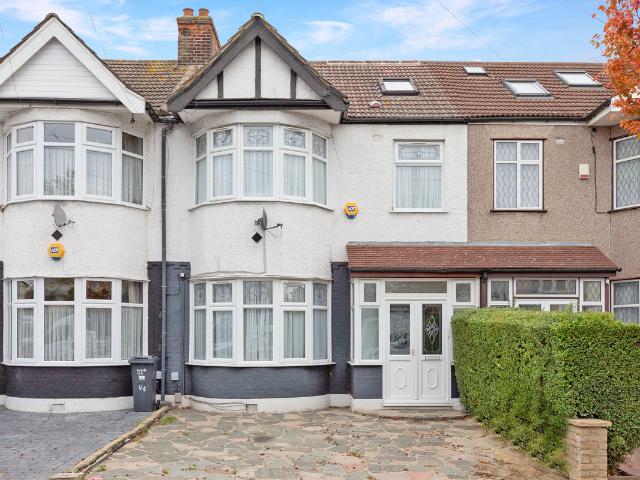 4 bed Terraced House To Let