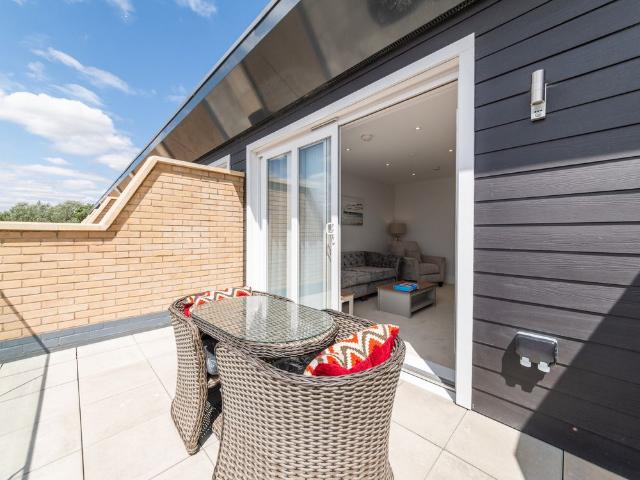 4 bed Terraced House To Let