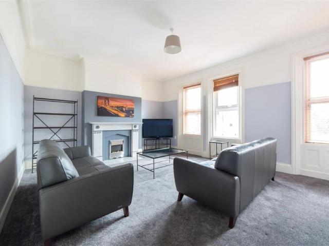 4 bed terraced house to rent in Manor House Road, Jesmond, NE2