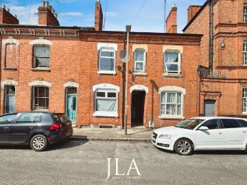 4 bed terraced house to rent in Filbert Street East, Leicester