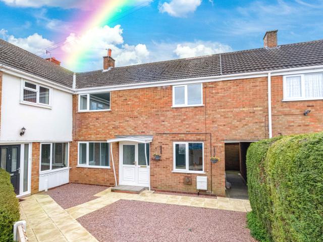 4 bed terraced house to rent in Whitford Close, Bromsgrove, B61