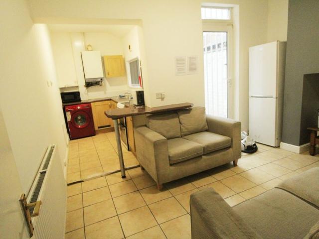 4 Bed Terraced House To Rent