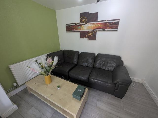 4 Bed Terraced House, Underwood Close, B15