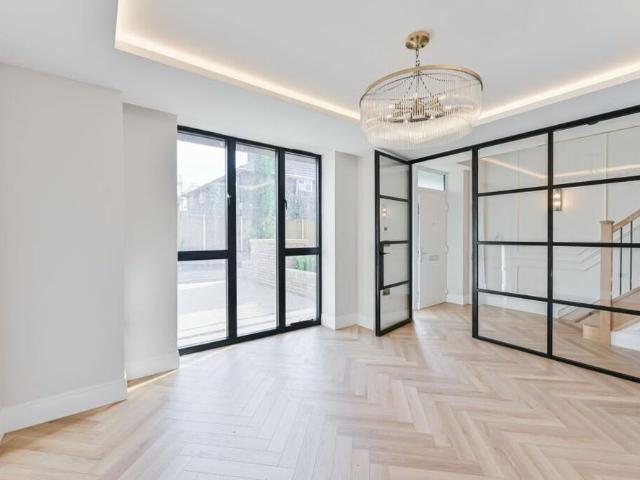 4 Bed Terraced House, Winston Close, SW20