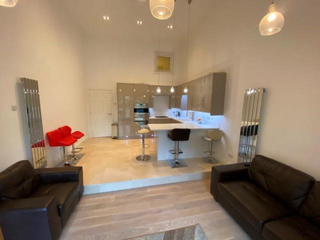 4 Bed Terraced House, Woodland Crescent, SE16