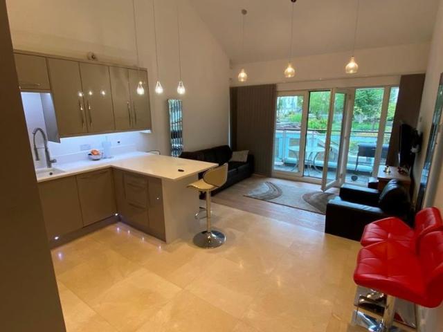 4 Bed Terraced House, Woodland Crescent, SE16