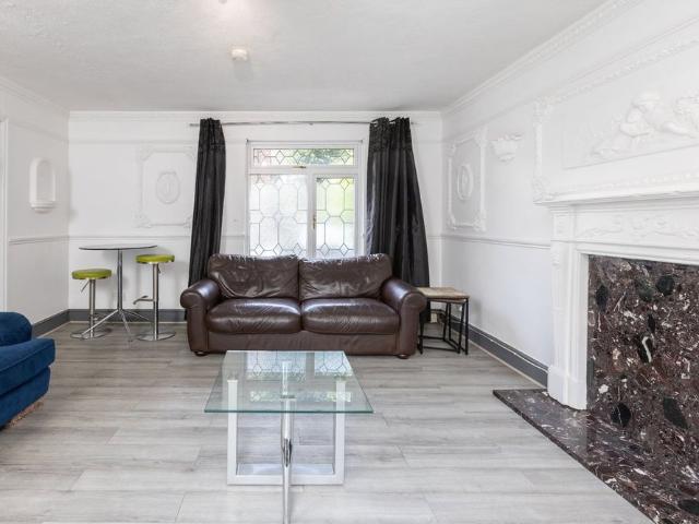 4 Bed Terraced House, Abbeyfield Road, SE16