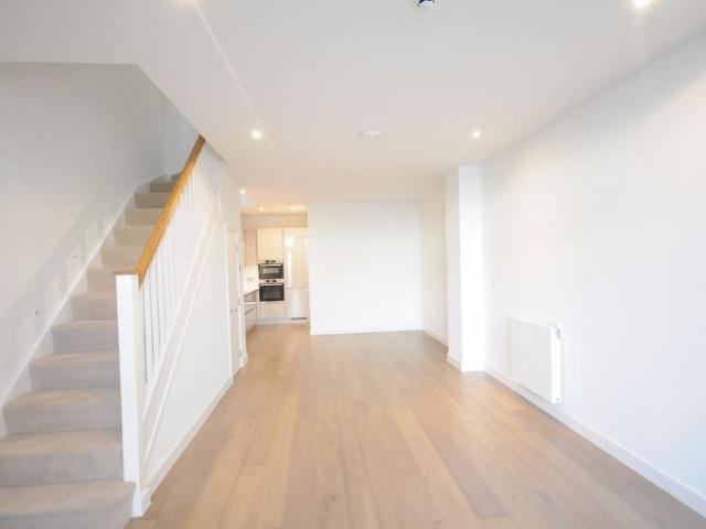 4 Bed Terraced House, Armstrong Close, SE3
