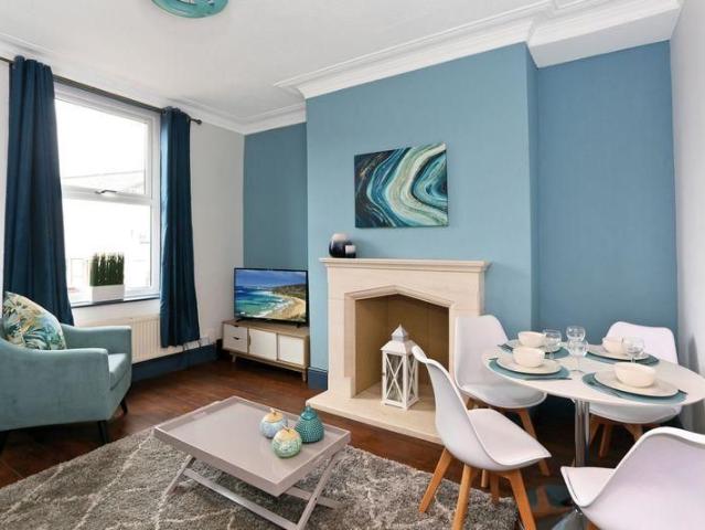 4 Bed Terraced House, Barras St, LS12