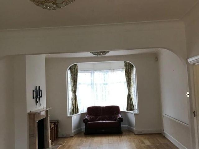 4 Bed Terraced House, Campbell Avenue, IG6