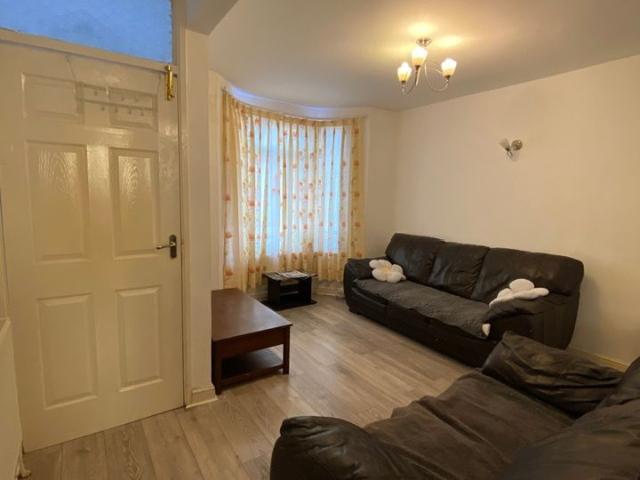 4 Bed Terraced House, Chapel Road, TW3