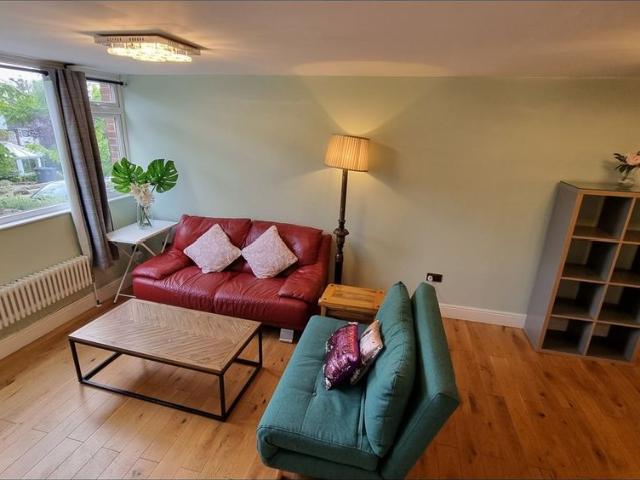 4 Bed Terraced House, Cranford Close, SW20