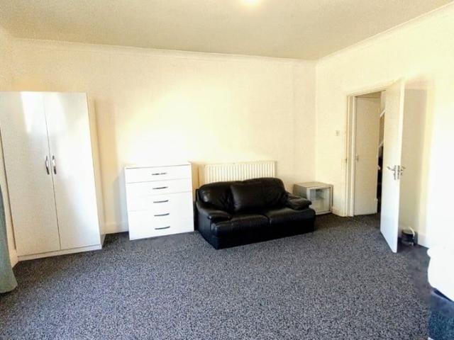 4 Bed Terraced House, Gathorne Terrace, LS8