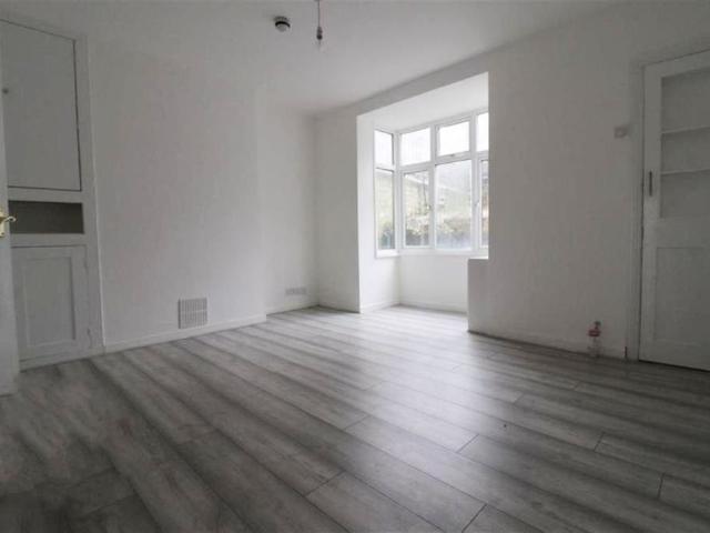 4 Bed Terraced House, Gladstone Avenue, LU1
