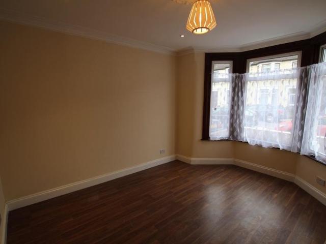 4 Bed Terraced House, Henley Road, IG1