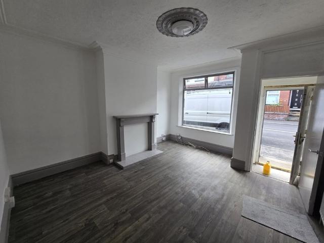 4 Bed Terraced House, Highthorne View, LS12