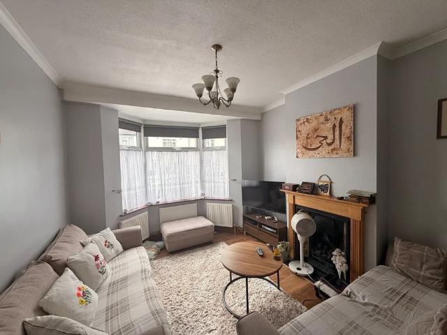 4 Bed Terraced House, Ley St, IG1