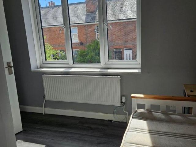 4 Bed Terraced House, Marquis Place, RG1