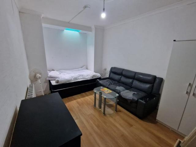 4 Bed Terraced House, Monica Road, B10