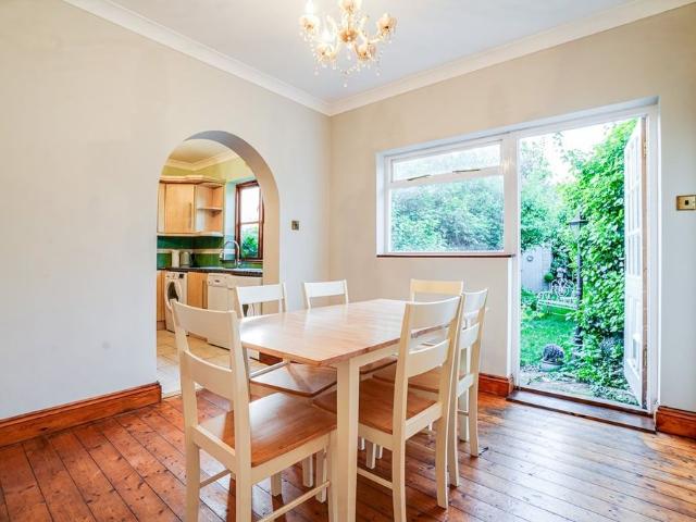 4 Bed Terraced House, Morrab Gardens, IG3