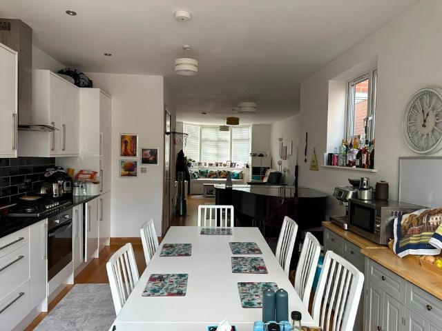4 Bed Terraced House, Quintin Avenue, SW20