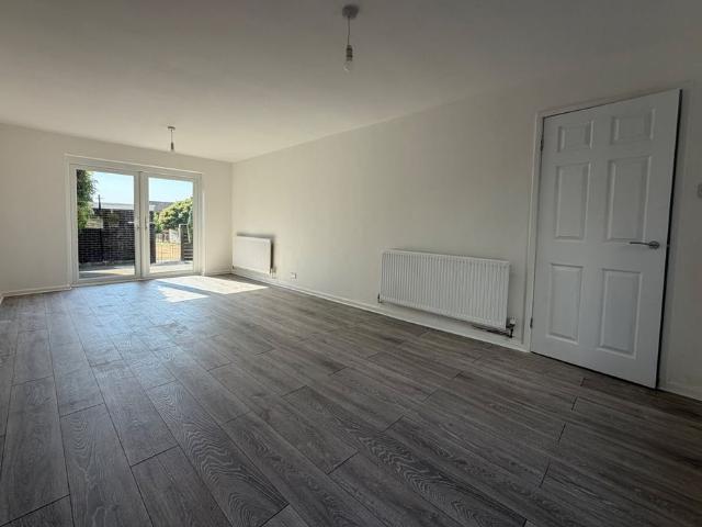 4 Bed Terraced House, Shakespeare Approach, LS9