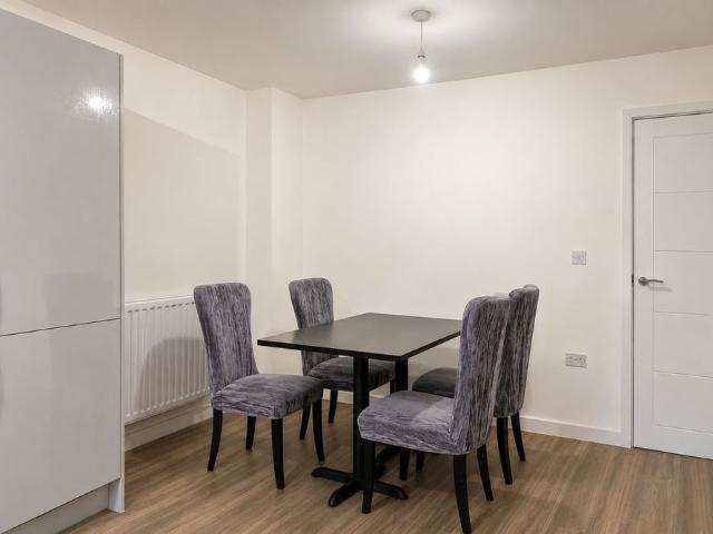 4 Bed Terraced House, Shrub Leaze, BS34