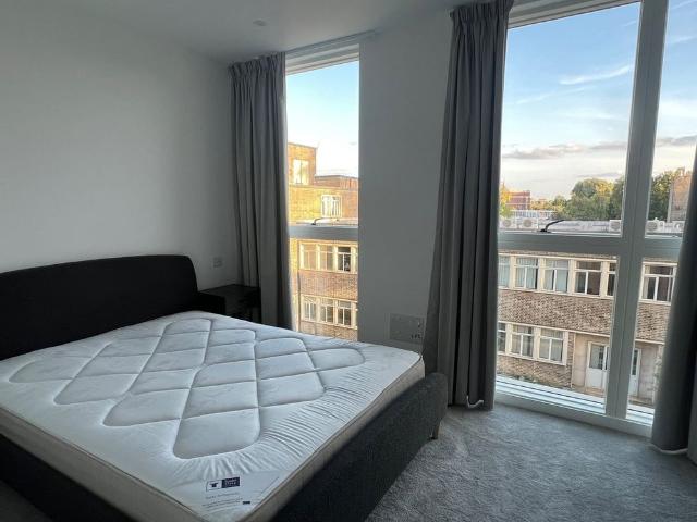 4 Bed Terraced House, Springpark Drive, N4