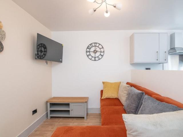 4 Bed Terraced House, St Marks Cres, B1