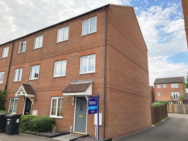 4 bed Town House To Let