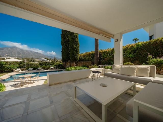 4 bed villa with private pool, garden and golf views in Nueva Andalucía. Minutes from Puerto Banús. Homewatch 24/7