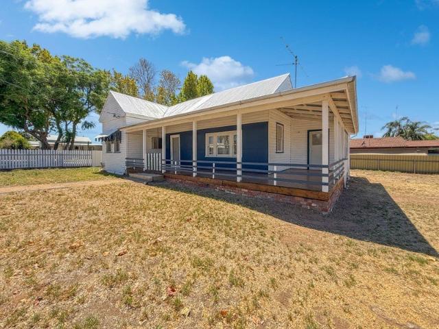 4 bed with ensuite family home in Narrandera