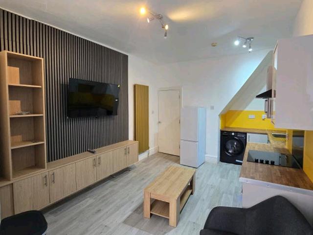 4 Bed Apartment Available in Fallowfield MCR