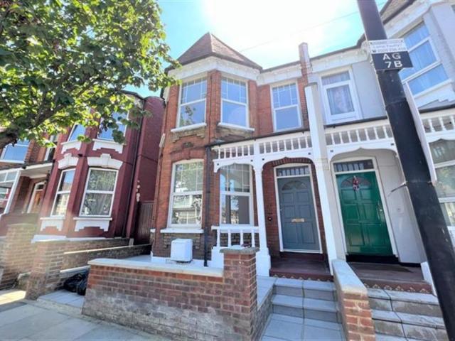 4 bed Apartment For rent