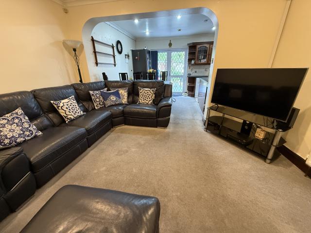 4 Bed Apartment Munster Avenue HOUNSLOW TW4 5BJ Dream Homes Residentials Hounslow Limited