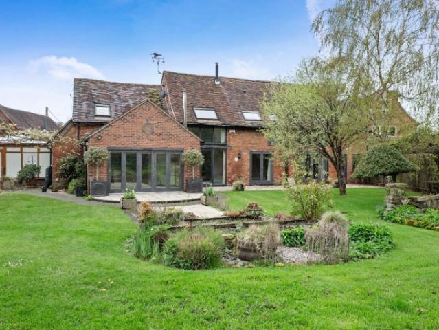 4 BED Barn Conversion To rent