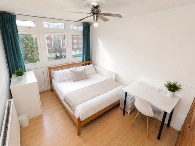 4 bed cosy flat in Shadwell/Tower Hill