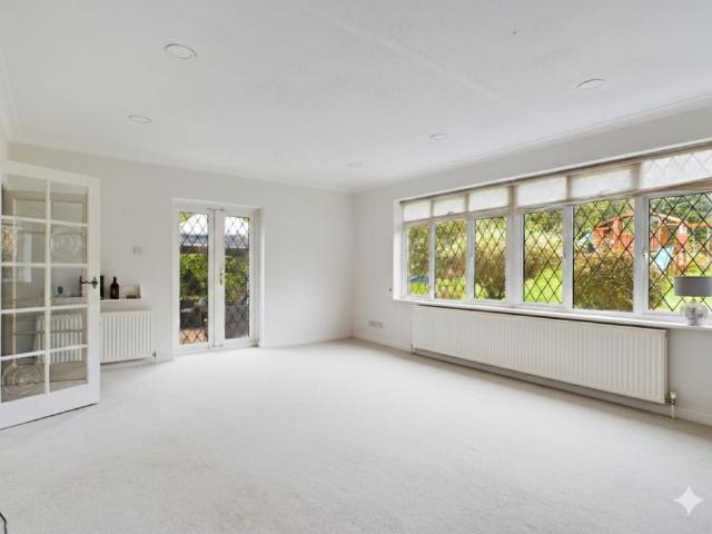 4 bed Detached House To Let